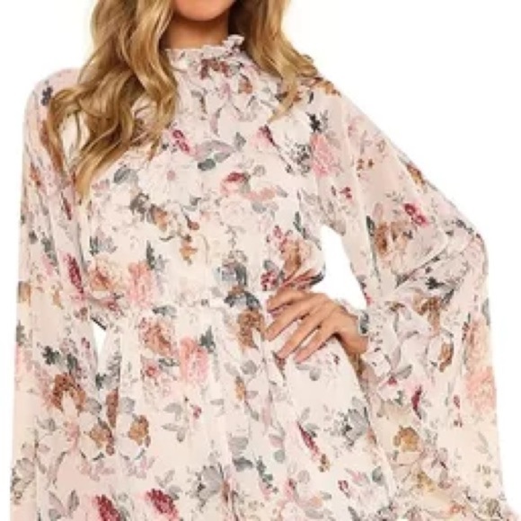 Floral Open-Back Romper - Picture 2 of 11